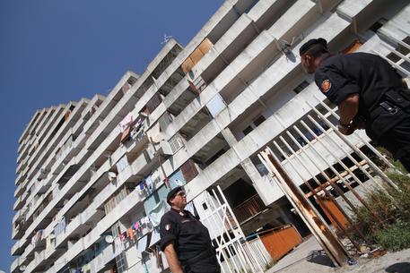 OPERAZIONE CONGIUNTA CARABINIERI POLIZIA SCAMPIA