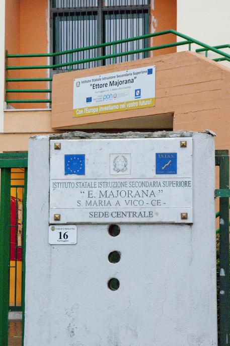 ++ Studente 17enne ferisce al volto docente con coltello ++