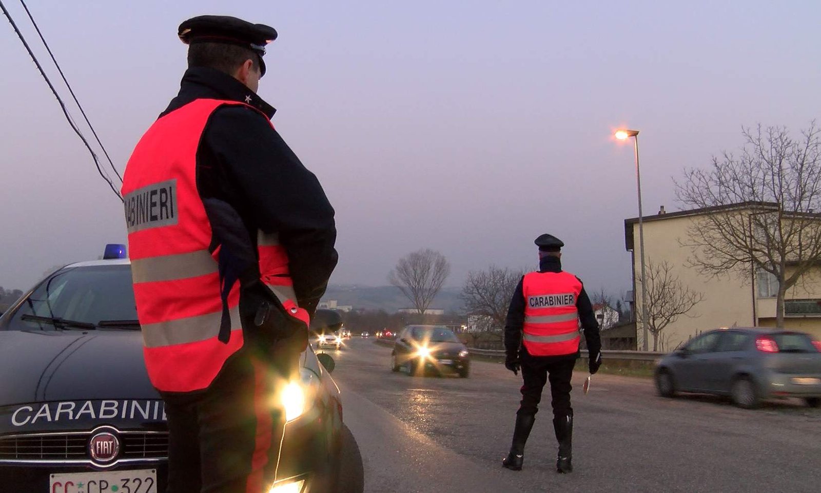 Non si ferma all'alt dei carabinieri, giovane denunciato - Vimarsana News