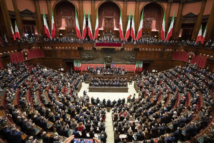 Camera_dei_deputati_Aula_Palazzo_Montecitorio_Roma